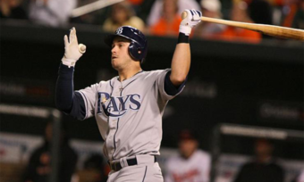 Evan Longoria swinging a bat.