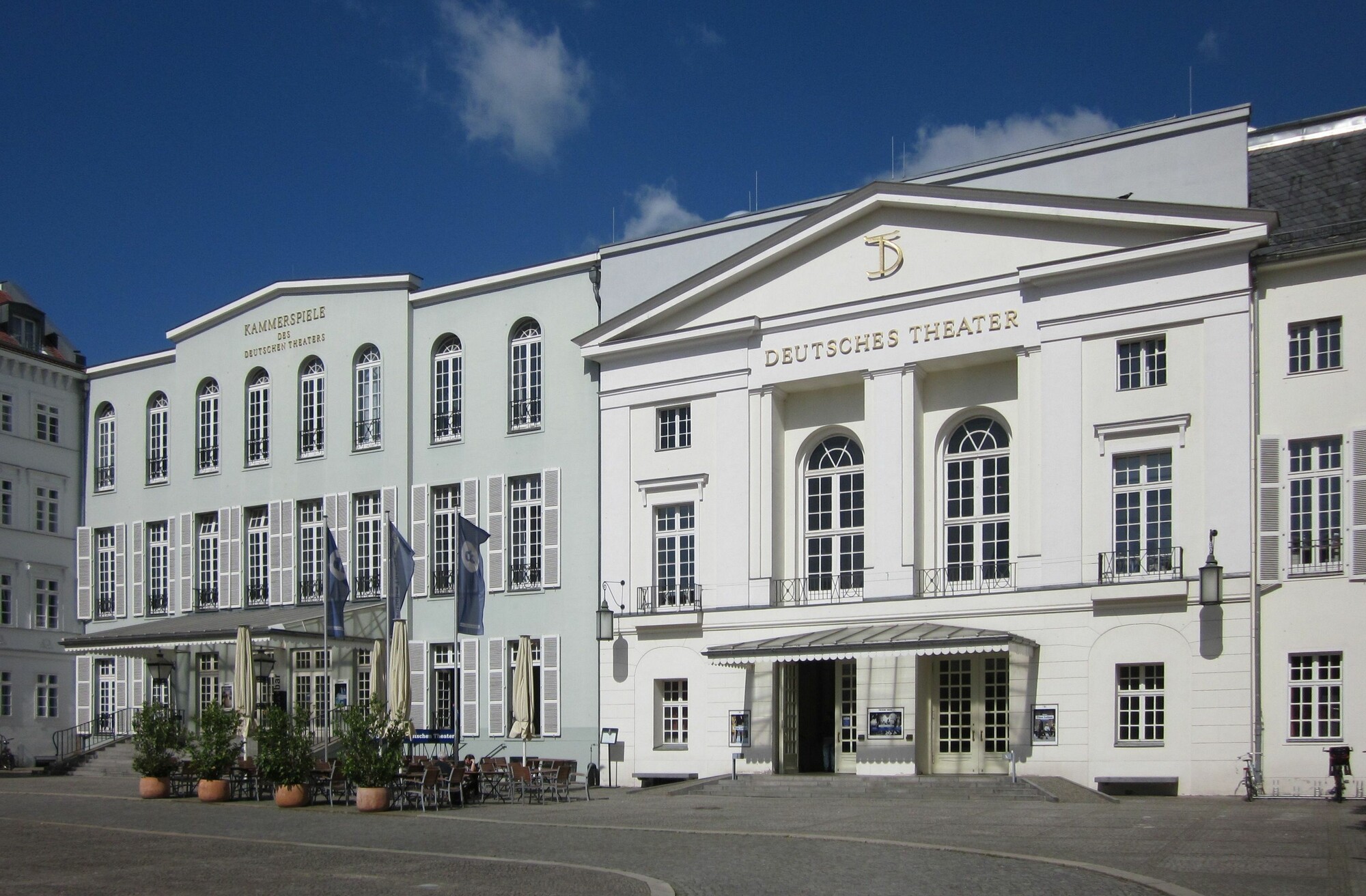 The outside of the Duetsches Theater building.